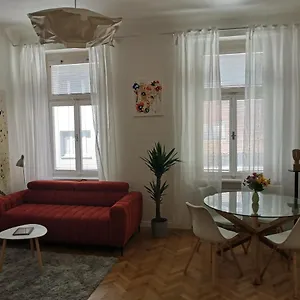 Downtown 3 Bdr Charm - Walk To Attractions Bratislava