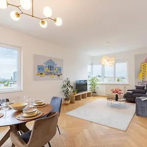 Manderlak In Old Town Apartment
