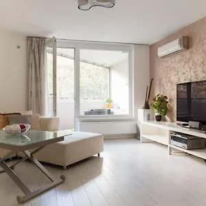 Apartment Old In Ba/5*luxus/3xtv/bar Internet Bratislava