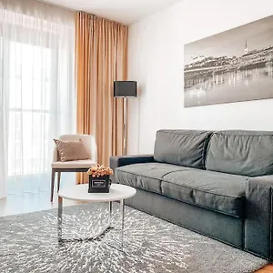 Cozy Next To Presidential Palace Apartment *