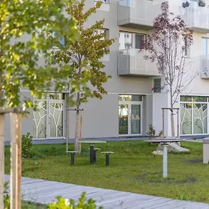 New 2 Bedroom By The Airport - Free Parking