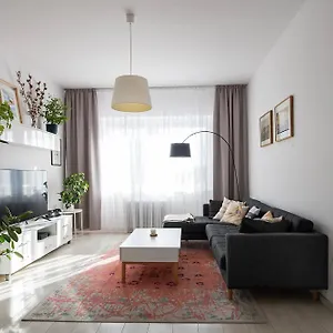 Coburg Palace Apartment *