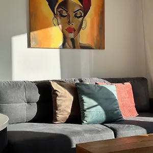 Citycentre With Free Parking Apartment