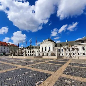 Stylish & Quiet Next To Presidential Palace *
