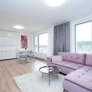 Apartment Danubius One - Spacious W Free Parking
