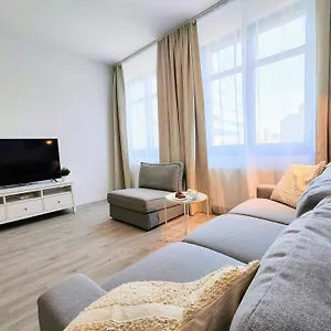 Cinnamon - Brand New - Presidential Garden - Air Conditioning - Free Parking Apartament *