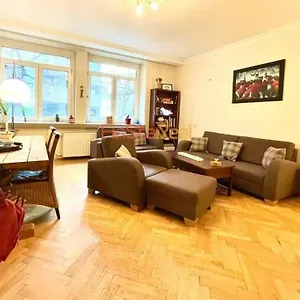 Economy 2 Min From The Main Station