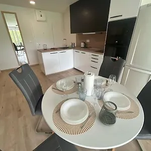 Apartment Modern Aparment In Moruse Compex With Free Parking *