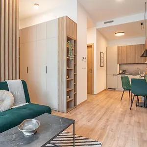Patronka - Stylish With A Divided Sleeping Area Apartment
