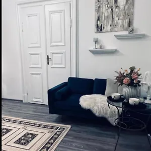 Csaky Palace 3 *