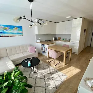 Lucao Apartment, 1-4 Guests, Free Parking & Wifi, 10 Min From Downtown Apartment *