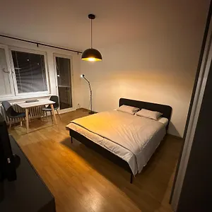 Peaceful Relaxation - Free Parking Apartment