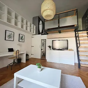 Netradicny V Centre Apartment Bratislava