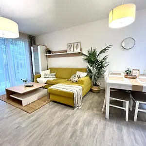 The Elite Downtown 2- Bedroom Ac & Garage Parking