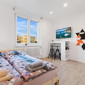 20 Minutes From Center W Coffee, Tea, Tv, And Parking Bratislava