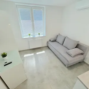 Krasny - 1 V Blizkosti Centra Apartment *