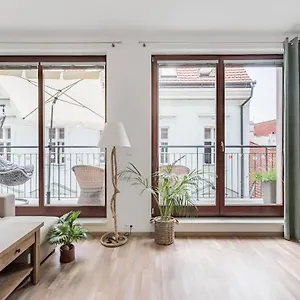 Centre, Balcony, Ac & Lift Apartment *