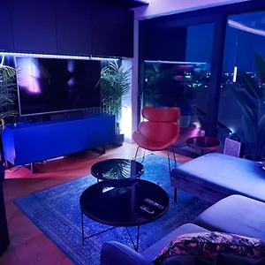 Apartment Skyline Elegance With Free Parking *