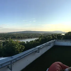 Apartment S Vyhladom Na Dunaj Bratislava