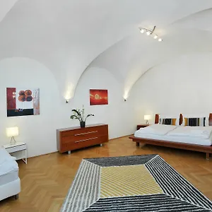 Aplend Hlavne Namestie Apartment