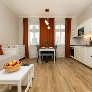 New 3 - Self Check In, Parking Possible, Weekend Free Parking Apartment *