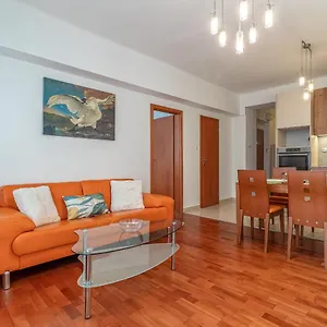 Cosy Flat Close To Apartment