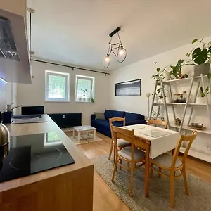 Apartment Cozy Self Check-in In Vibrant Ruzinov Area, Komarnicka 42, *