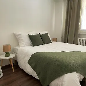 Apartment Spacious 3-bedroom Modern - Newly Furnished Bratislava