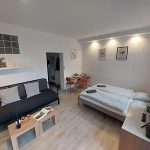 Utulny Apartman S Balkonom Apartment