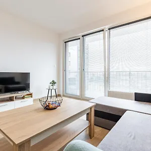 Guest house Sunny Haven: Modern 2br,garage, Wifi,stream Bratislava