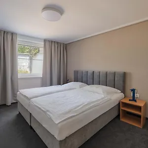 Taxis - New Hotel