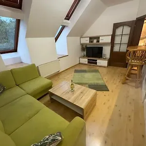Lovely Old Town Apartment *