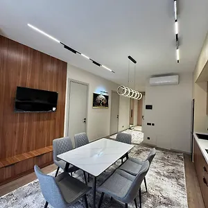 Warm On Mileticova Street Apartment *