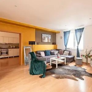 Crystal View Apartment *