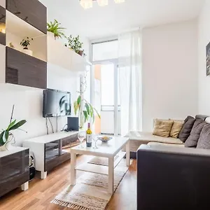 Apartment Cosy 2 Bedroom Flat Close To The Town With Parking