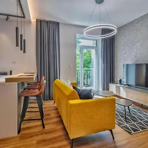 Modern Near Train Station With Balcony #7 Apartment