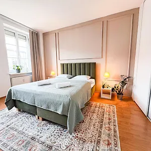 Apartment Gorgeous Center In With Free Parking